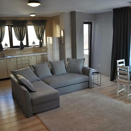 Sleep & Fly Apartment Отопень Екстер'єр фото
