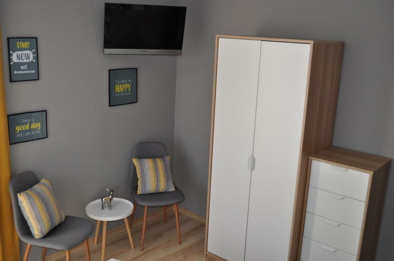 Sleep & Fly Apartment Отопень Екстер'єр фото