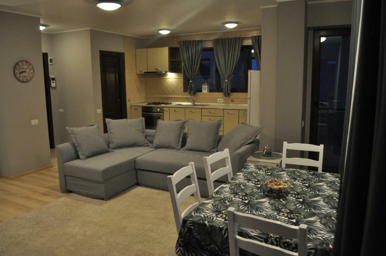Sleep & Fly Apartment Отопень Екстер'єр фото