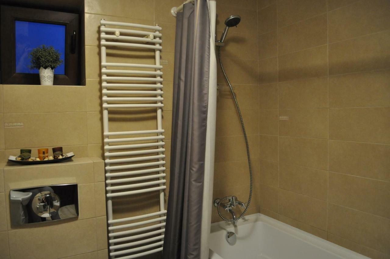 Sleep & Fly Apartment Отопень Екстер'єр фото