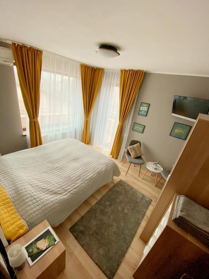 Sleep & Fly Apartment Отопень Екстер'єр фото